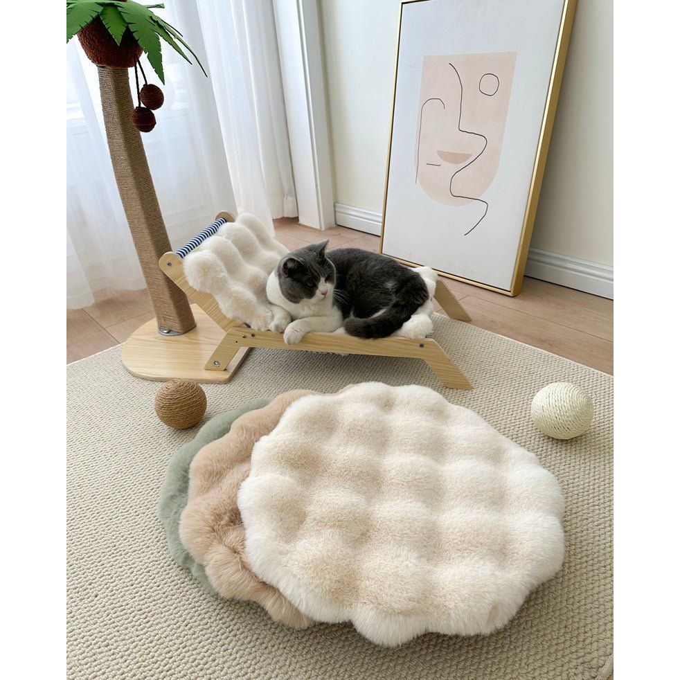 Beige Plush Round Cat Mat - Soft Faux Fur Sleeping Pad (40cm Diameter)