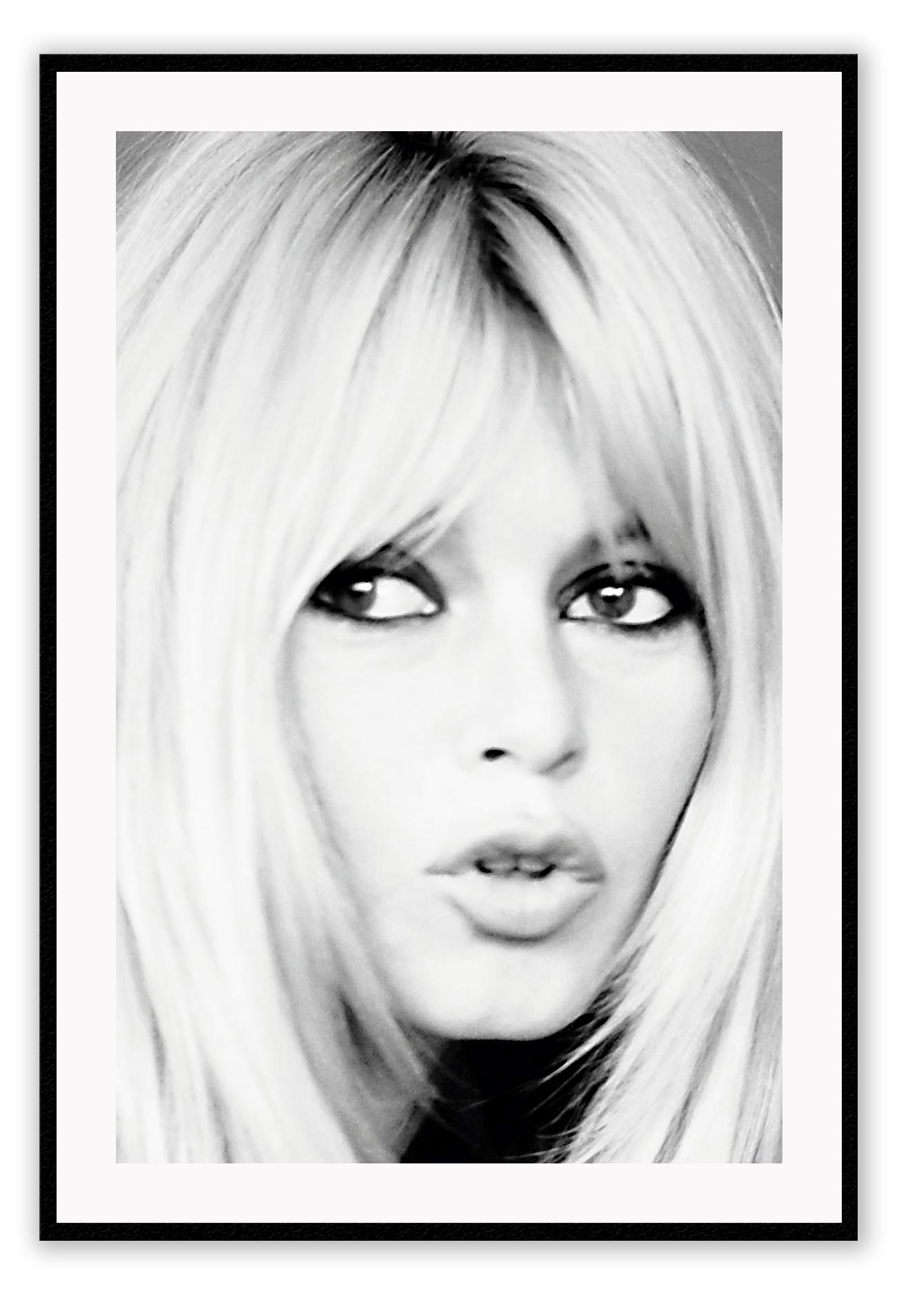 Photography print model iconic celebrity brigette bardot black and white eyes blonde