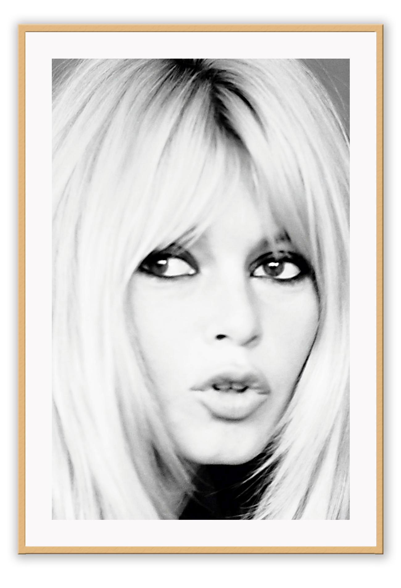 Photography print model iconic celebrity brigette bardot black and white eyes blonde