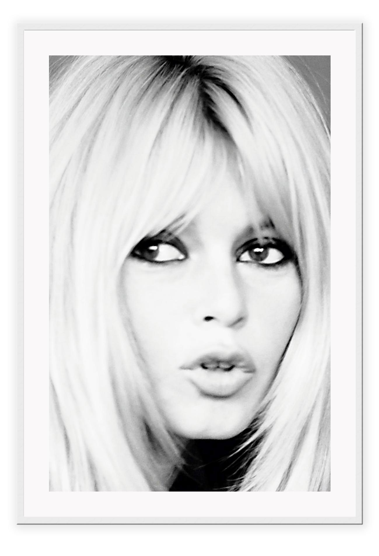 Photography print model iconic celebrity brigette bardot black and white eyes blonde