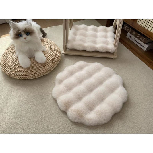 Beige Plush Round Cat Mat - Soft Faux Fur Sleeping Pad (40cm Diameter)