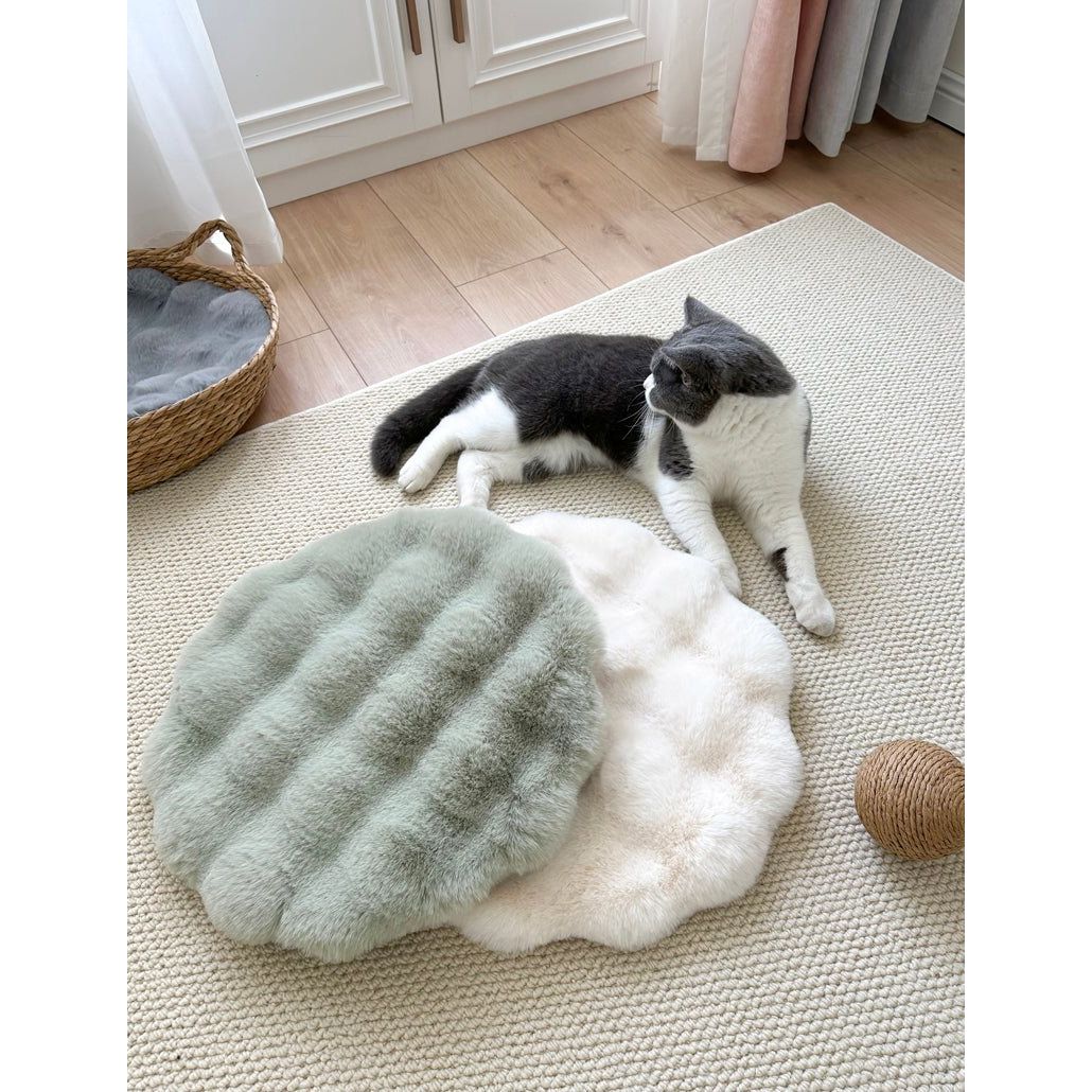 Matcha color Plush Round Cat Mat - Soft Faux Fur Sleeping Pad (40cm Diameter)