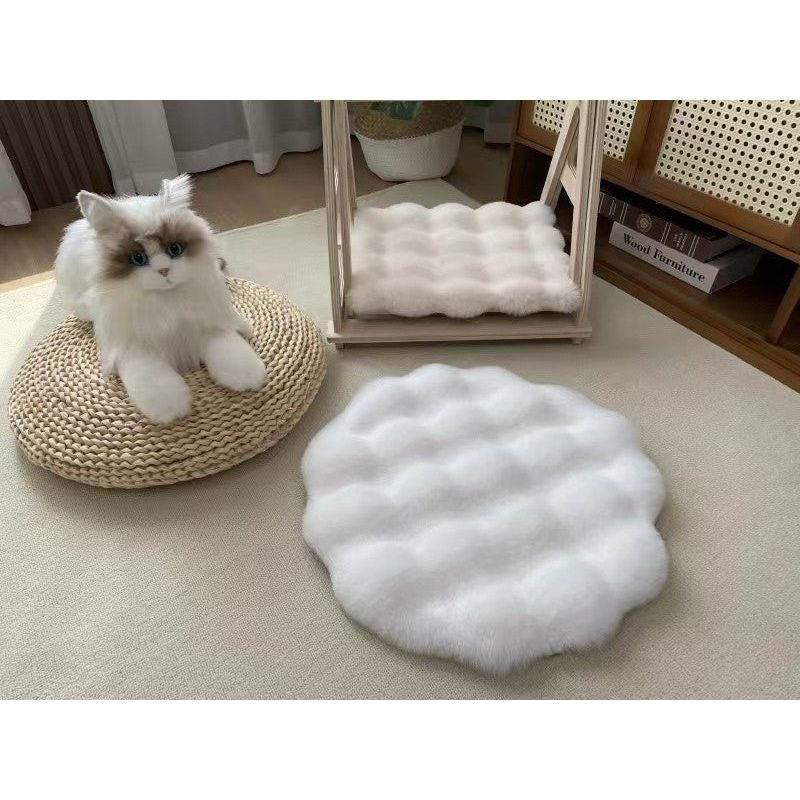 White Plush Round Cat Mat - Soft Faux Fur Sleeping Pad (40cm Diameter)
